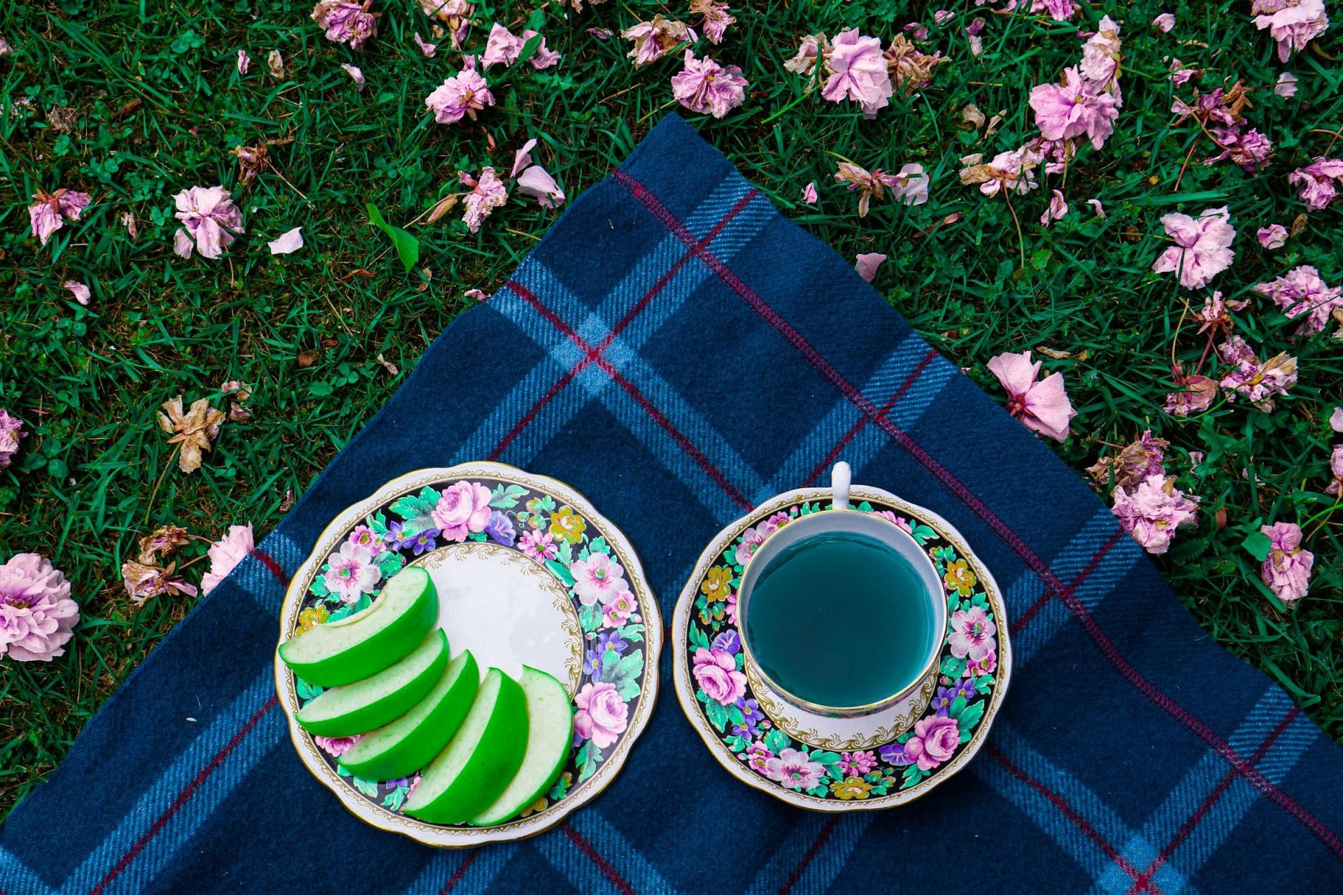 Tea for weight loss (Image via Unsplash/Katelyn Greer)